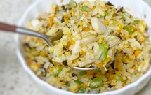 一碗集鲜、香、甜于一体的【紫菜鲜贝蛋炒饭】