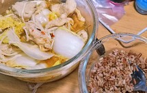 宿舍减脂料理-蒜蓉蒸娃娃菜金针菇鸡胸&双色糙米饭