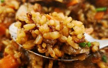 减脂晚餐-胡萝卜蘑菇排骨糙米饭