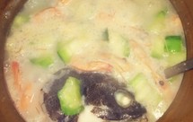 原创食谱鲜甜的石斑鱼海虾丝瓜粒粥