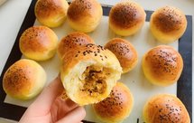 超好吃的咸蛋黄肉松小面包