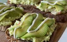 蟹肉鸡蛋牛油果