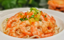 加拿大北极虾油捞面