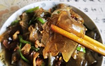 五花肉炒红薯粉皮