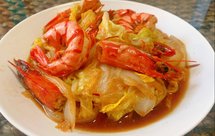 #换一种大虾的吃法，这样吃很下饭# 白菜炒虾