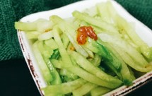 绿肥红瘦（果酱拌青萝卜）