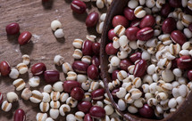 【一粥一饭】去湿小秘诀-红豆薏米粥。