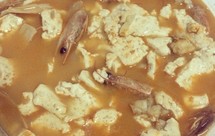 虾头鲜贝蘑菇豆腐煲（不太会做饭的人被水煮虾凉太快逼出来的搭配汤煲）