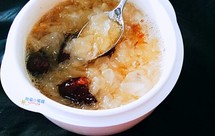 电炖盅版桃胶银耳红枣羹
