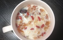 桃胶皂角米雪燕银耳羹