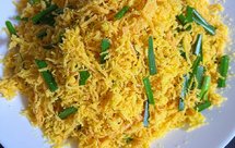 柔软蓬松的粉蒸胡萝卜丝