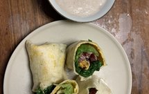 一人食第二天（晚餐）芡实莲子山药羹+广式腊肠鸡蛋卷饼