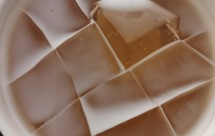 罗汉果菊花牛奶凉粉