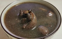 猪尾巴煲黑豆汤