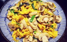 五分钟营养小口蘑炒鸡蛋，适合小孩，大人也绝对爱吃