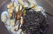 中学西用：快手白葡萄酒青口焖面