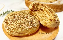 抻出来的千层麻酱烧饼 这么做层次丰富 复刻还原老北京芝麻酱烧饼附手法视频