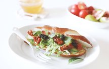 鹰嘴豆泥三明治