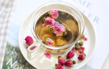 玫瑰乌梅菊花茶