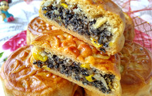 广式玉米黑芝麻月饼