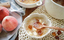 蜜桃桃胶银耳羹