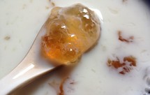 桃胶牛奶西米露的做法