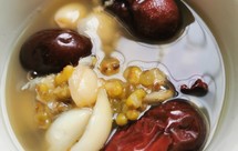 利于睡眠的红枣百合莲子桂圆汤