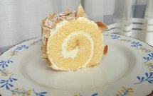 老式咸奶油杏仁脆片蛋糕卷